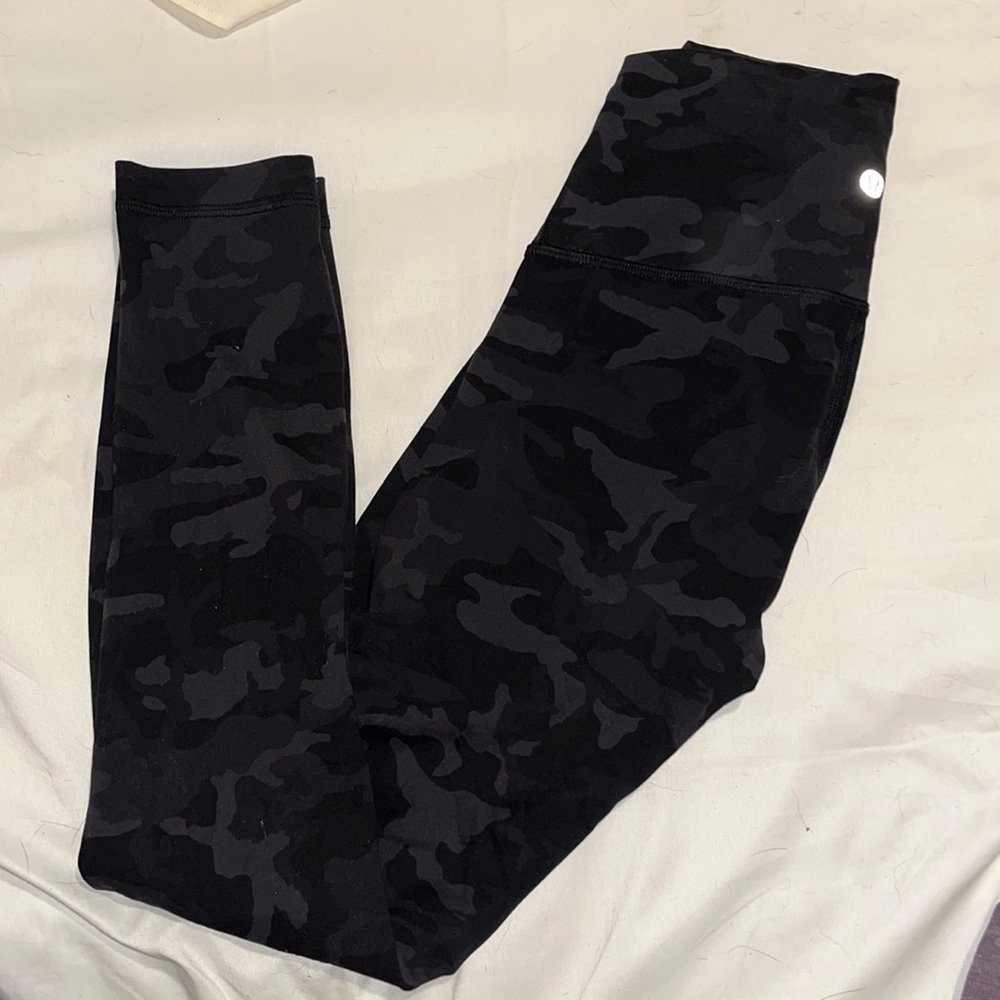 Lululemon Wunder Under 7’8” Black Camo Leggings Size 4